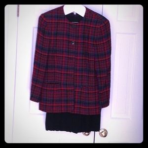 Women's Suit Size 14. (black skirt multi blazer)